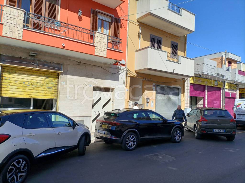 Negozio in vendita a Carosino via Alcide De Gasperi, 73