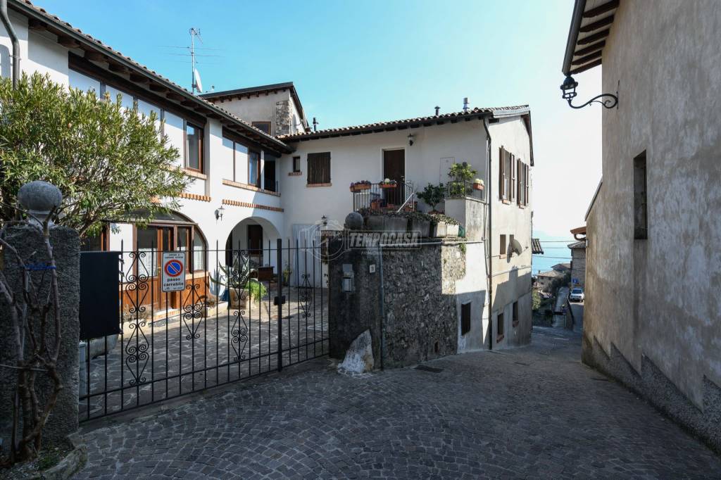 Appartamento in vendita a Gardone Riviera via Fasano Sopra 19