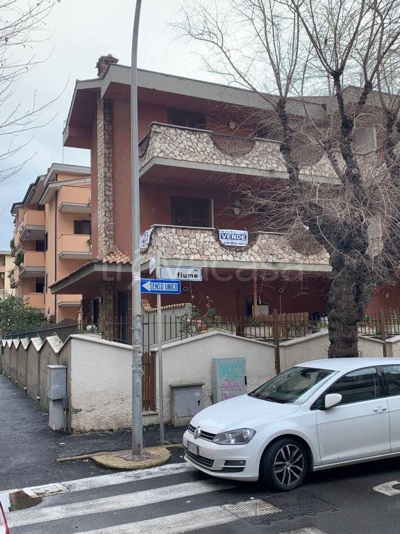 Villa a Schiera in vendita a Ladispoli via Venezia