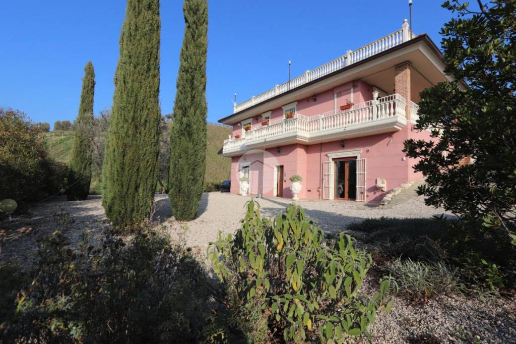 Villa in vendita a Tortoreto via Valle Santa Maria