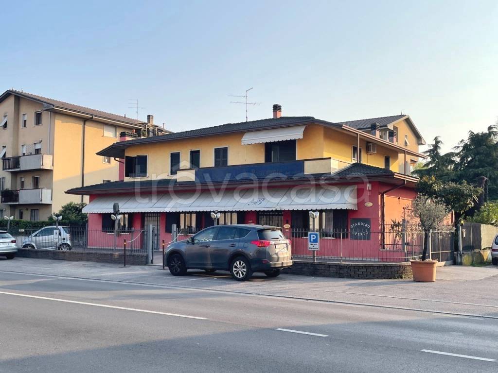 Intero Stabile in vendita a Verona via Legnago, 120