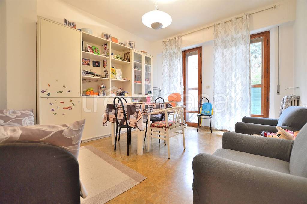Appartamento in vendita a Siena via Martiri di Scalvaia