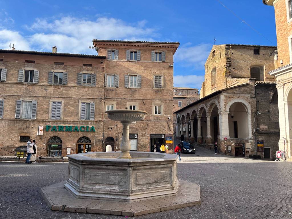 Appartamento in vendita a Urbino piazza della Repubblica