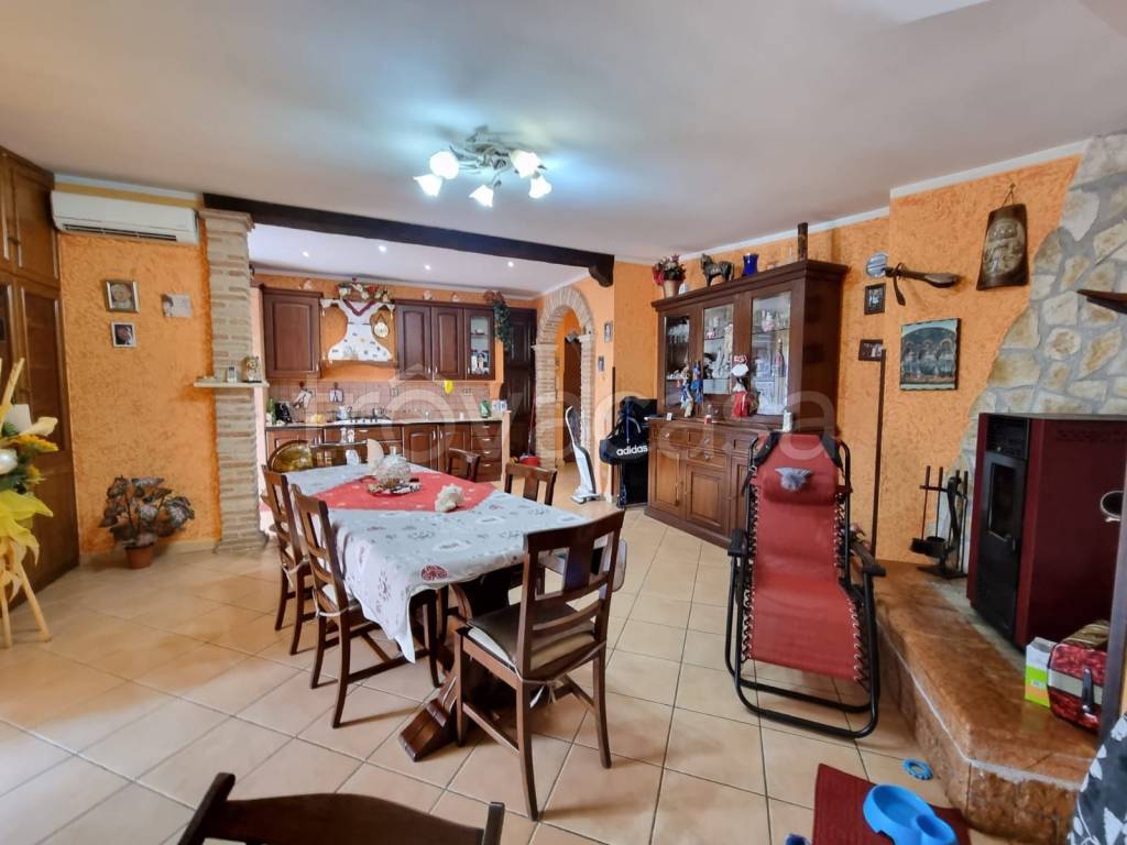 Appartamento in vendita a San Polo dei Cavalieri via Santa Liberata, 25