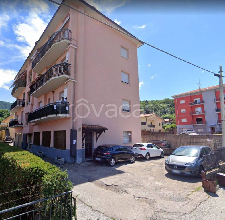 Appartamento in in affitto da privato a Lavena Ponte Tresa via Campagna, 61