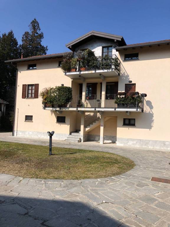 Appartamento in in vendita da privato a Casorate Sempione via Fratelli Bandiera, 54