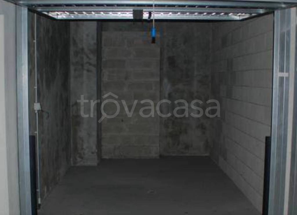Garage in affitto a Monza via Giambattista Vico, 2