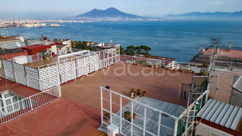 Appartamento in vendita a Napoli via Francesco Petrarca, 115
