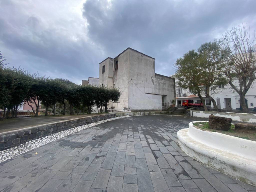 Intero Stabile in vendita a Barano d'Ischia via Provinciale Croce di Testaccio, 32
