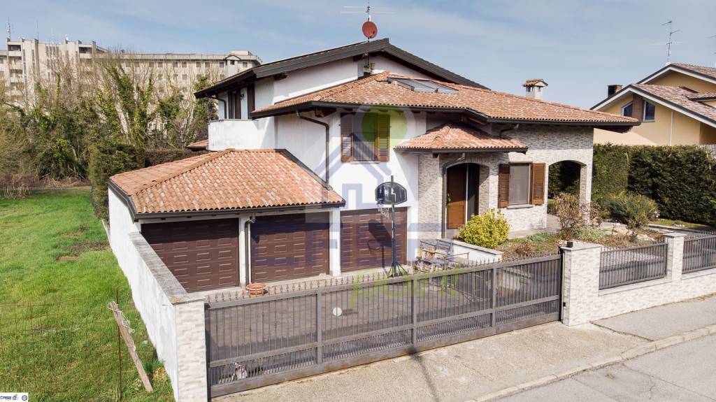 Villa in vendita a Sant'Angelo Lodigiano via dei Platani 21