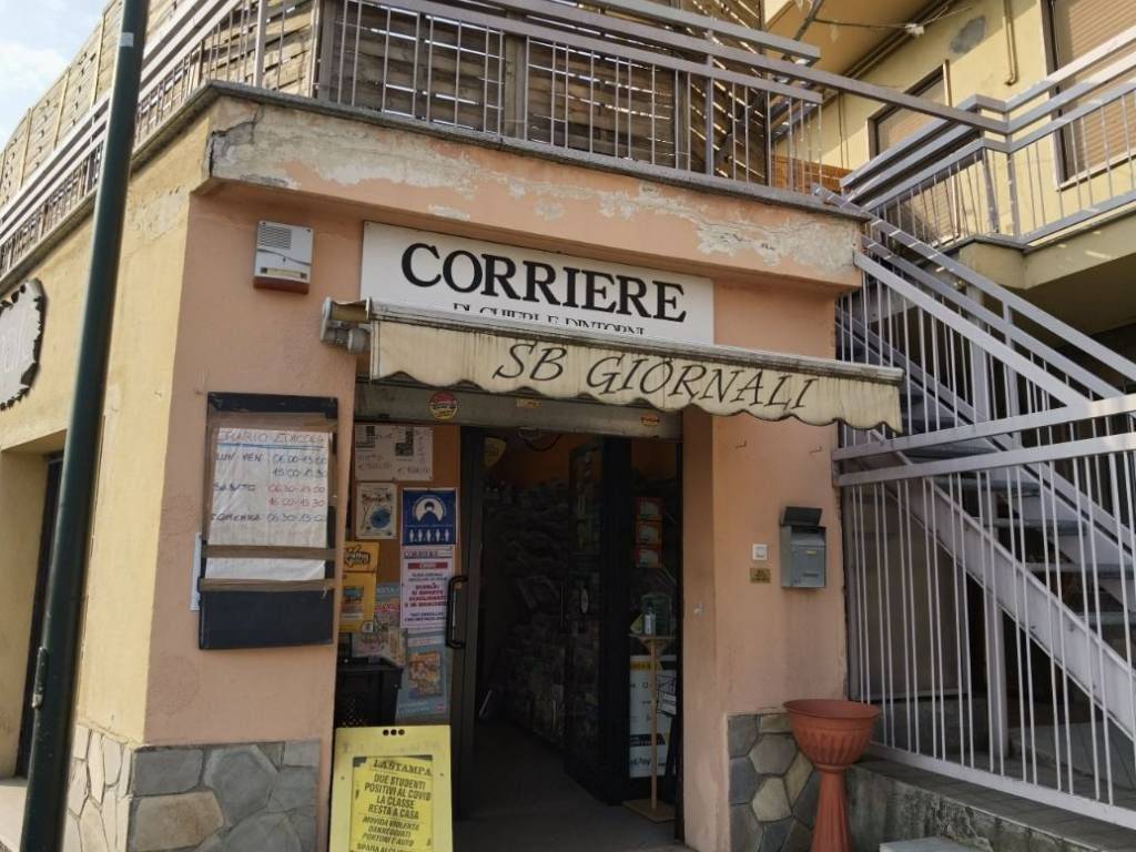 Edicola in in vendita da privato a Chieri via Conte Rossi di Montelera, 6