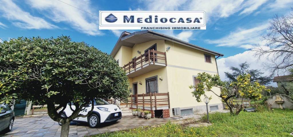 Villa in vendita a Lariano via Colle Cagioli, 100