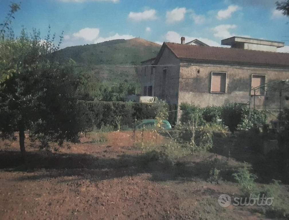 Terreno Residenziale in vendita a Castel Morrone via Aquaro