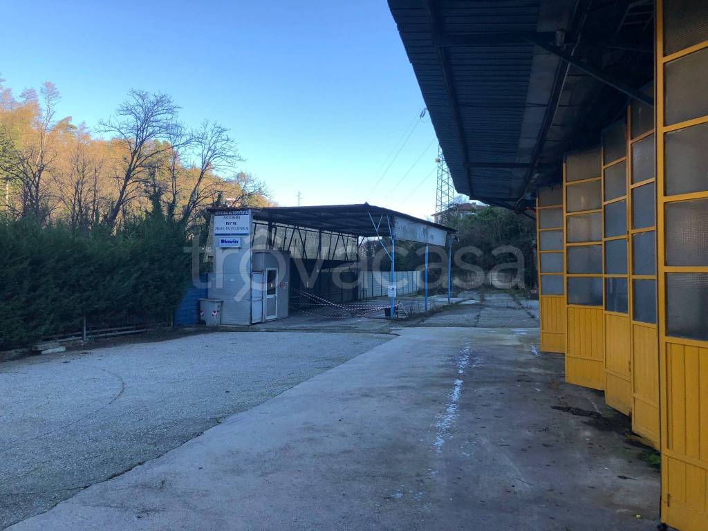 Capannone Industriale in vendita a Vezzano Ligure via Provinciale Spezia