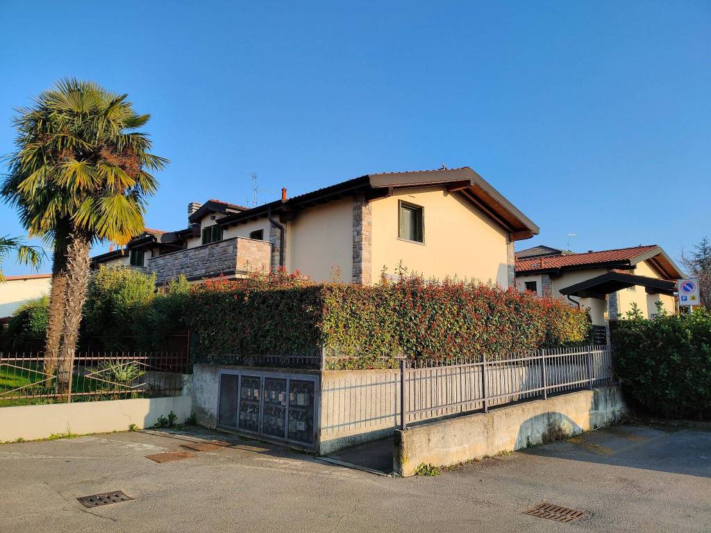 Appartamento in in vendita da privato a Brignano Gera d'Adda via San Francesco d'Assisi, 9/a