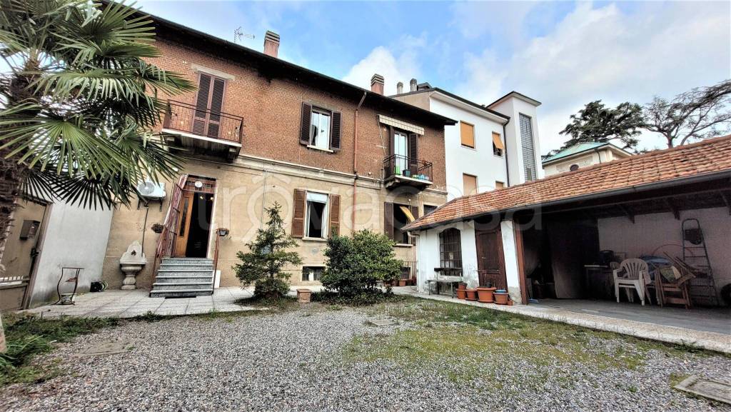 Villa Bifamiliare in vendita a Legnano via Venezia, 44
