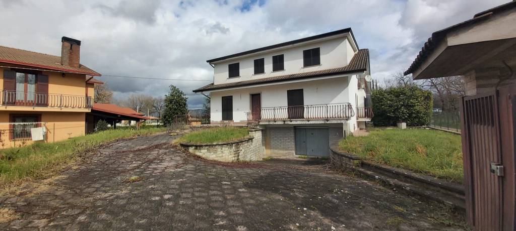 Villa Bifamiliare in vendita a Frosinone frosinone