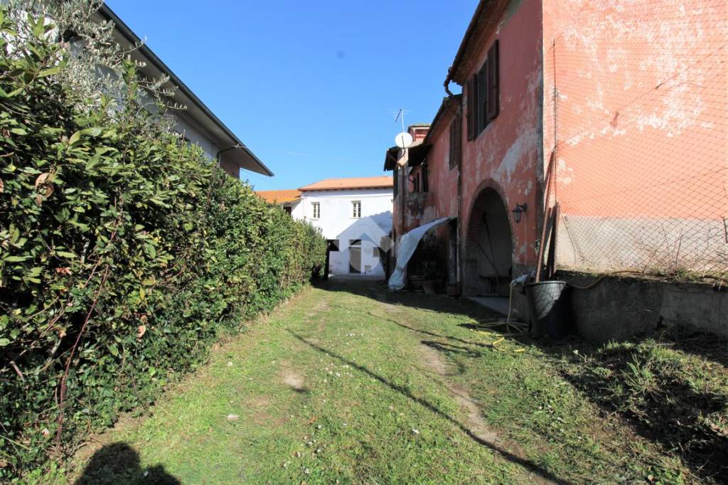Rustico in vendita a Casciana Terme Lari via Del Pino, 77