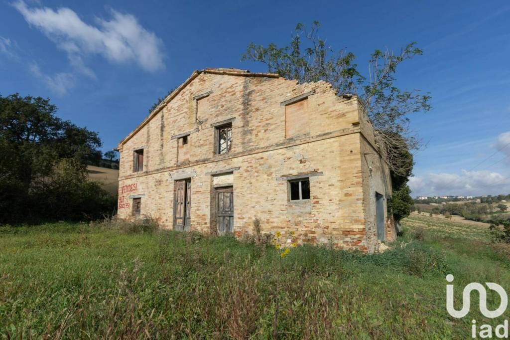 Casale in vendita a Montefano frazione Contrada Paganuccia