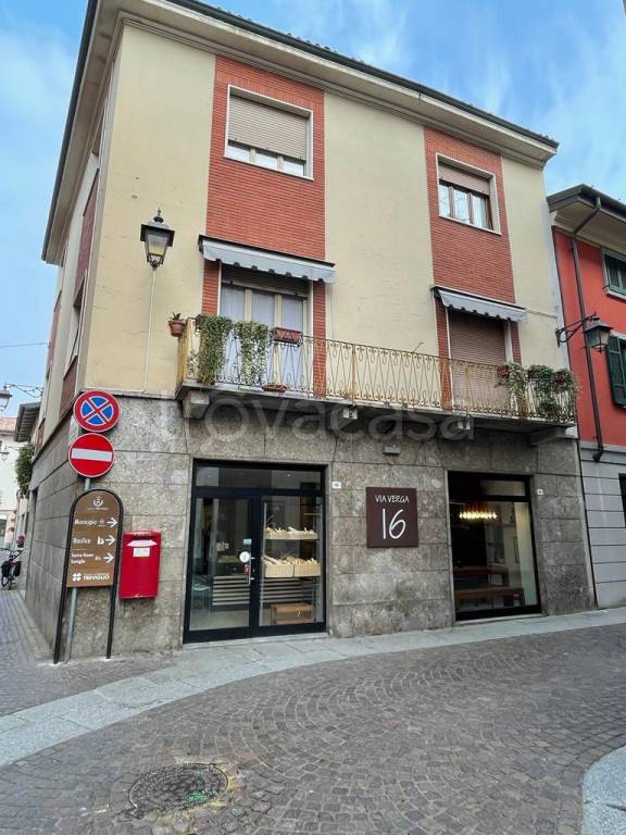 Casa Indipendente in vendita a Treviglio via Andrea Verga, 16