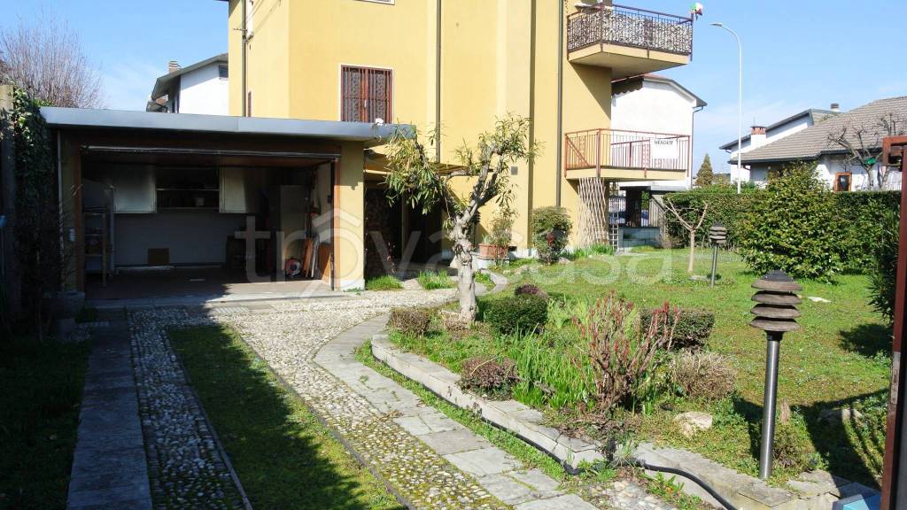Villa Bifamiliare in vendita a Cornaredo via Giacomo Brodolini, 28