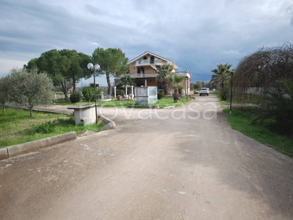 Villa in vendita a Lucera strada Vicinale Perazzo