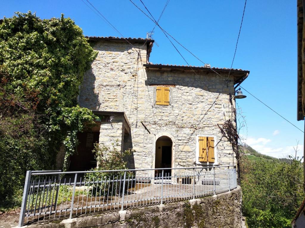 Casa Indipendente in vendita a Vetto via Spigone