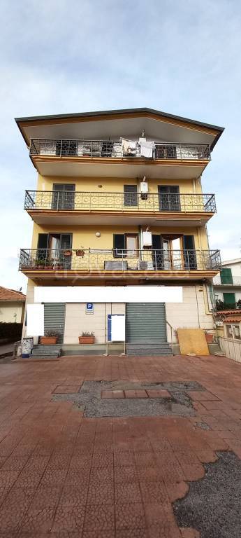 Negozio in affitto a Caserta via Guglielmo Marconi, 115