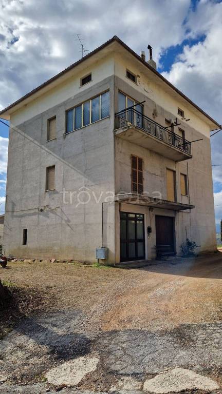 Casa Indipendente in in vendita da privato a Loro Piceno via John e Robert Kennedy, 65
