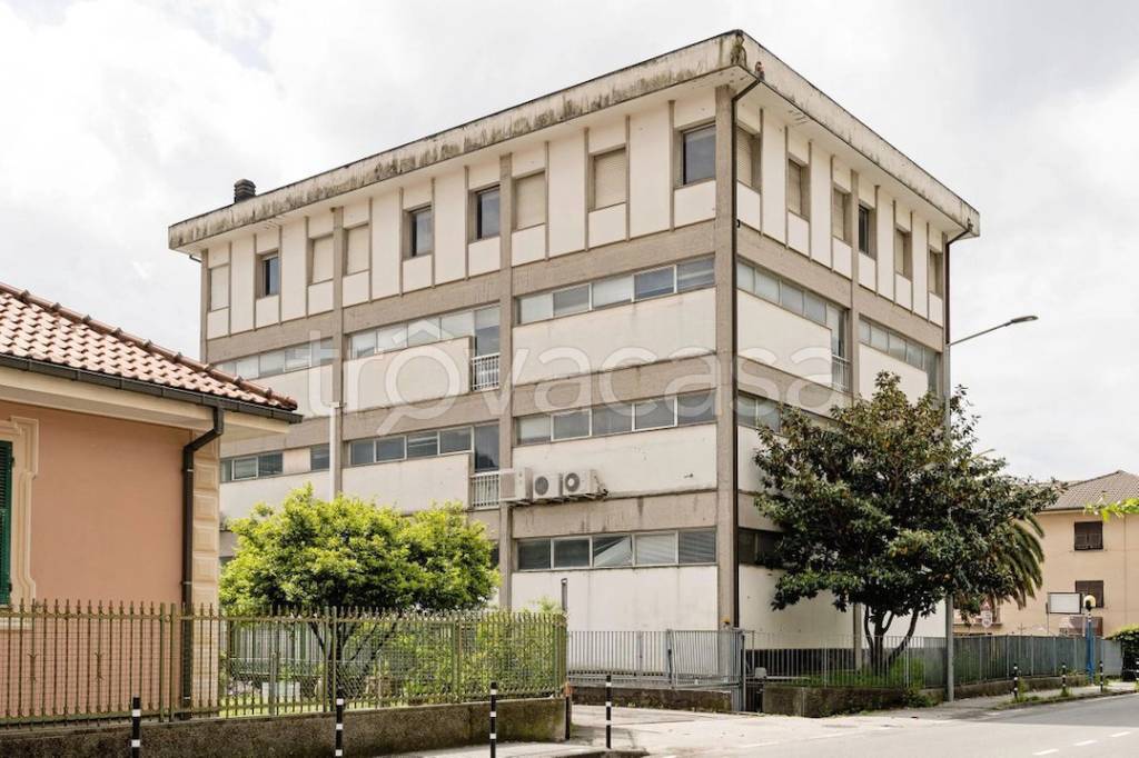 Intero Stabile in vendita a Chiavari via Parma, 356
