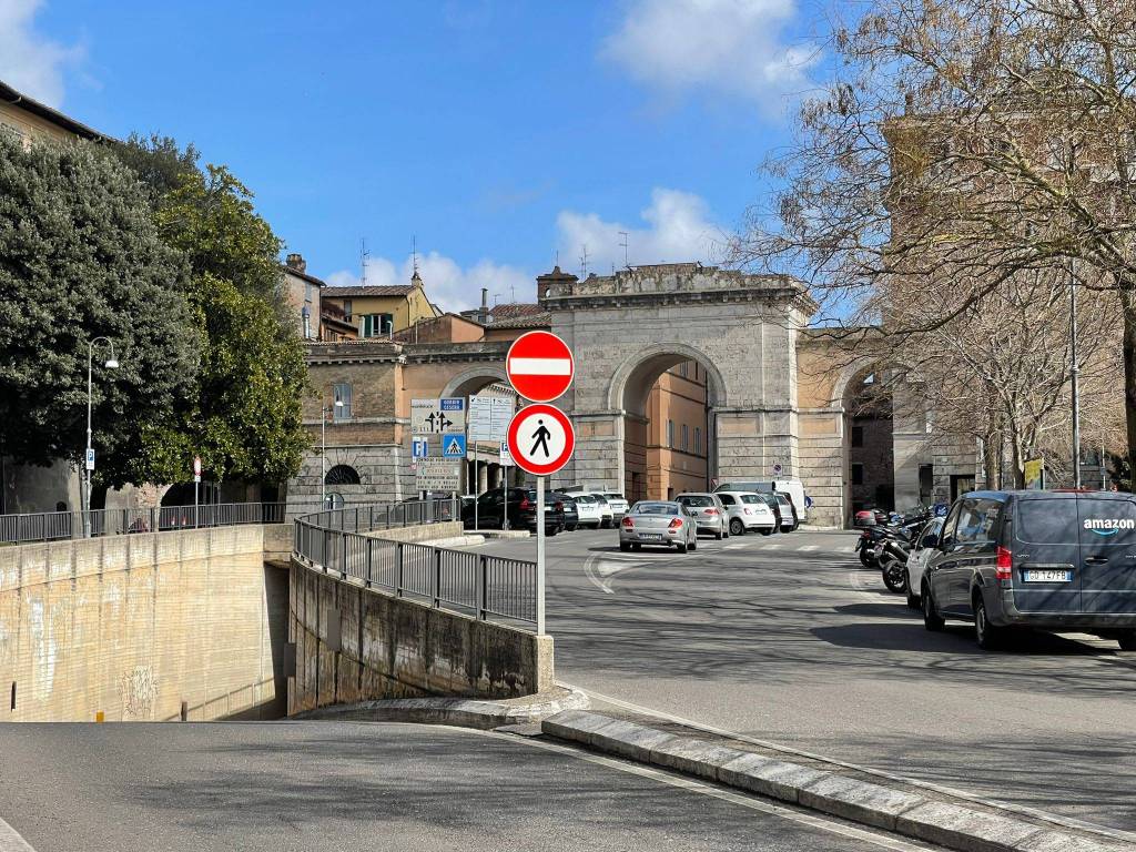 Negozio in affitto a Perugia via Guglielmo Marconi
