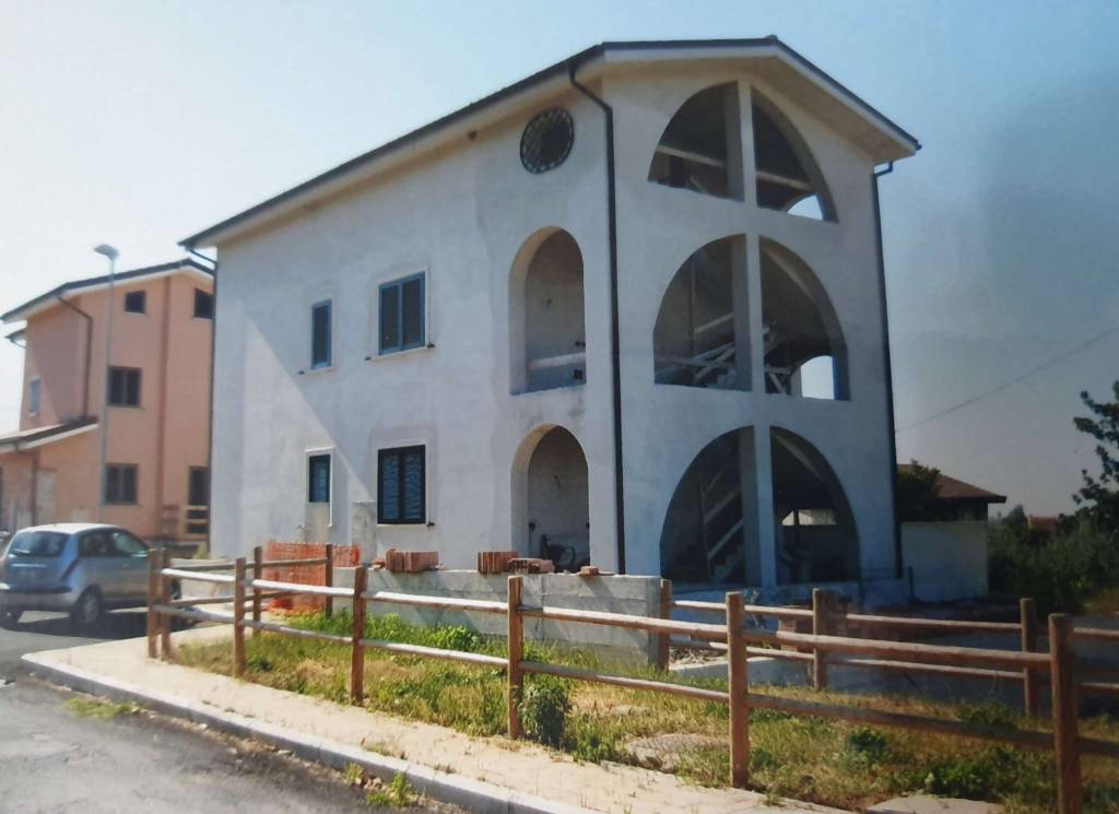 Villa in vendita a Fara in Sabina via Quinto Veranio Sabino