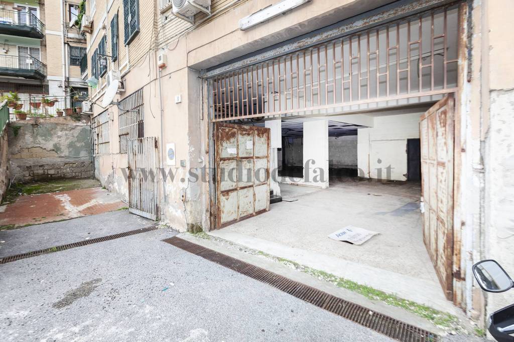 Capannone Industriale in vendita a Napoli via Ben Hur