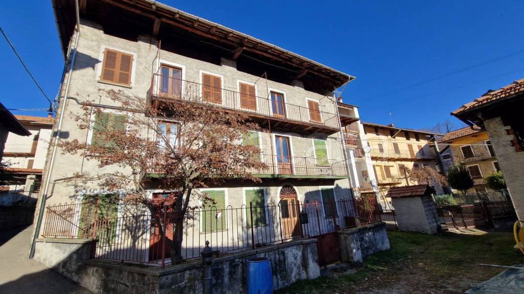 Casa Indipendente in vendita a Varallo parone