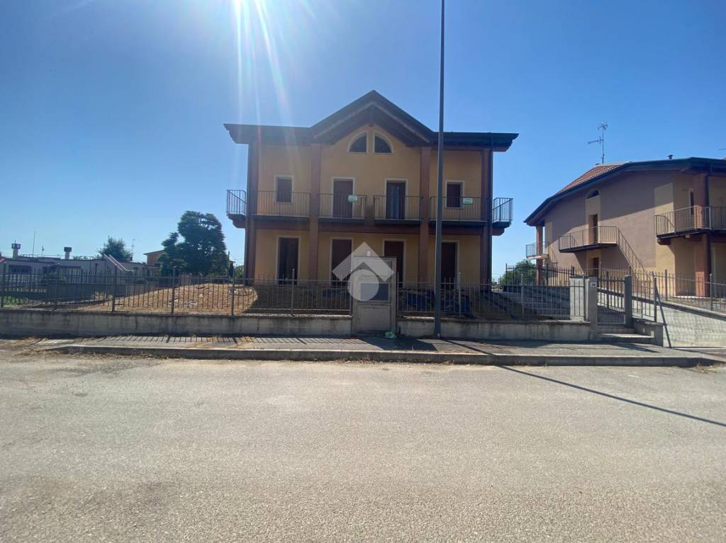 Villa Bifamiliare in vendita a Orzinuovi via Cavour, 22