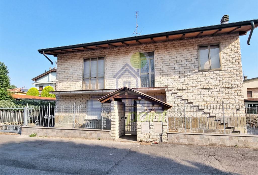 Villa in vendita a Casalpusterlengo via Fornaroli