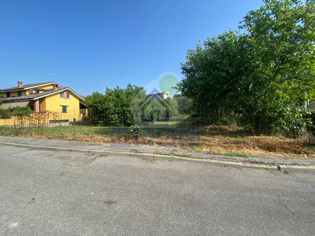 Terreno Residenziale in vendita a Sant'Angelo Lodigiano via delle Betulle