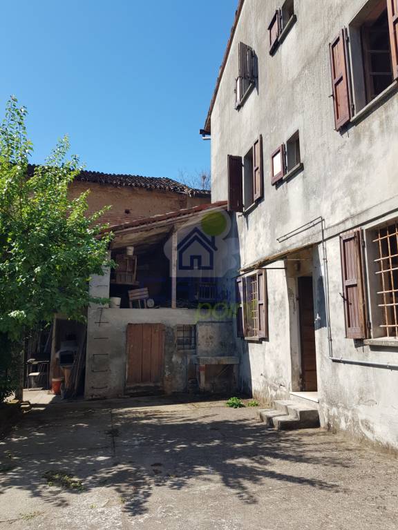 Casa Indipendente in vendita a Gadesco-Pieve Delmona via martiri della liberta'
