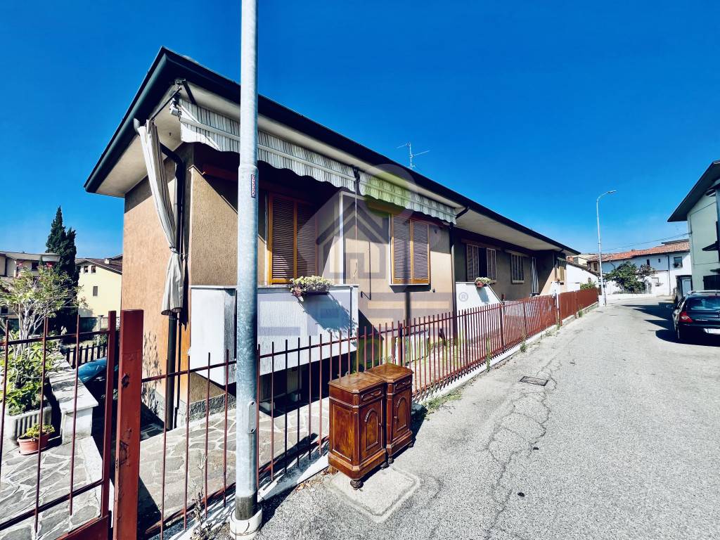 Villa Bifamiliare in vendita a Sant'Angelo Lodigiano via Barghetto n. 2
