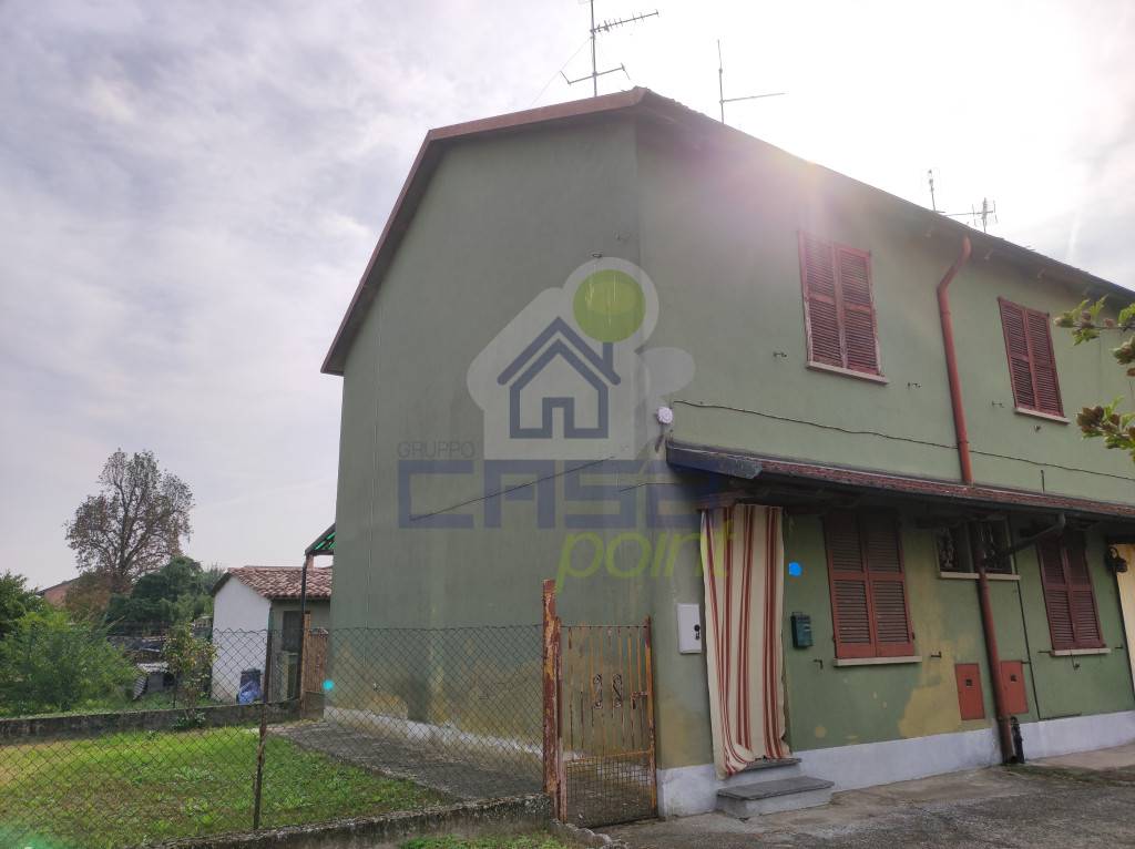 Casa Indipendente in vendita a Caselle Landi via Montelungo