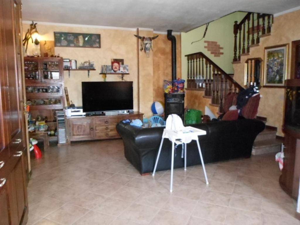 Casa Indipendente in vendita a Robecco d'Oglio robecco via Volta