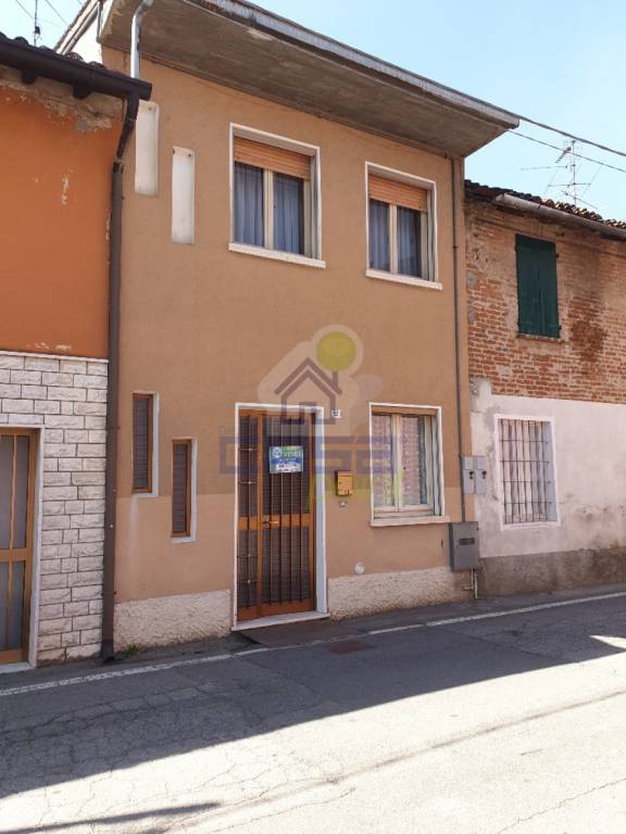 Casa Indipendente in vendita a Seniga viale Regona