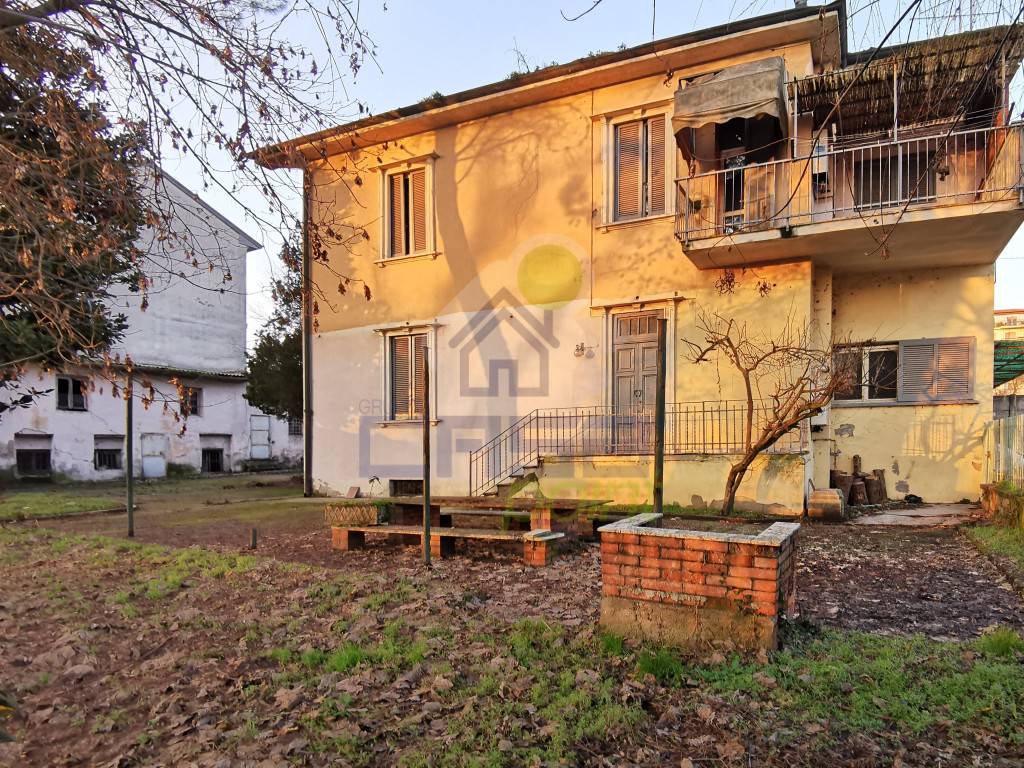Villa in vendita a Lodi via Nazario Sauro