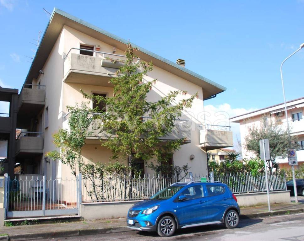 Villa a Schiera in in vendita da privato a Viareggio via dei Glicini, 1