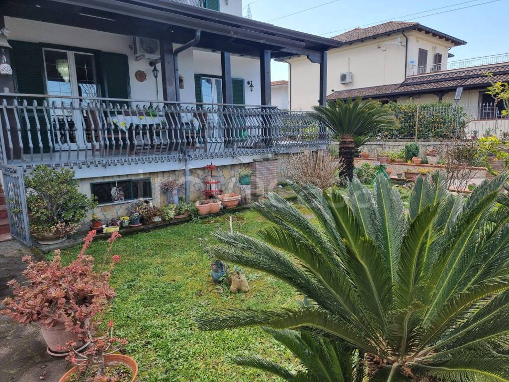 Villa Bifamiliare in vendita a Giugliano in Campania via San Nullo, 56