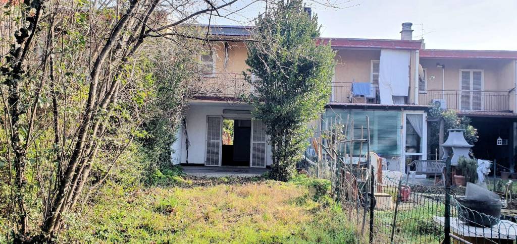 Villa a Schiera in vendita a Pessano con Bornago via Ruggero da Pessano