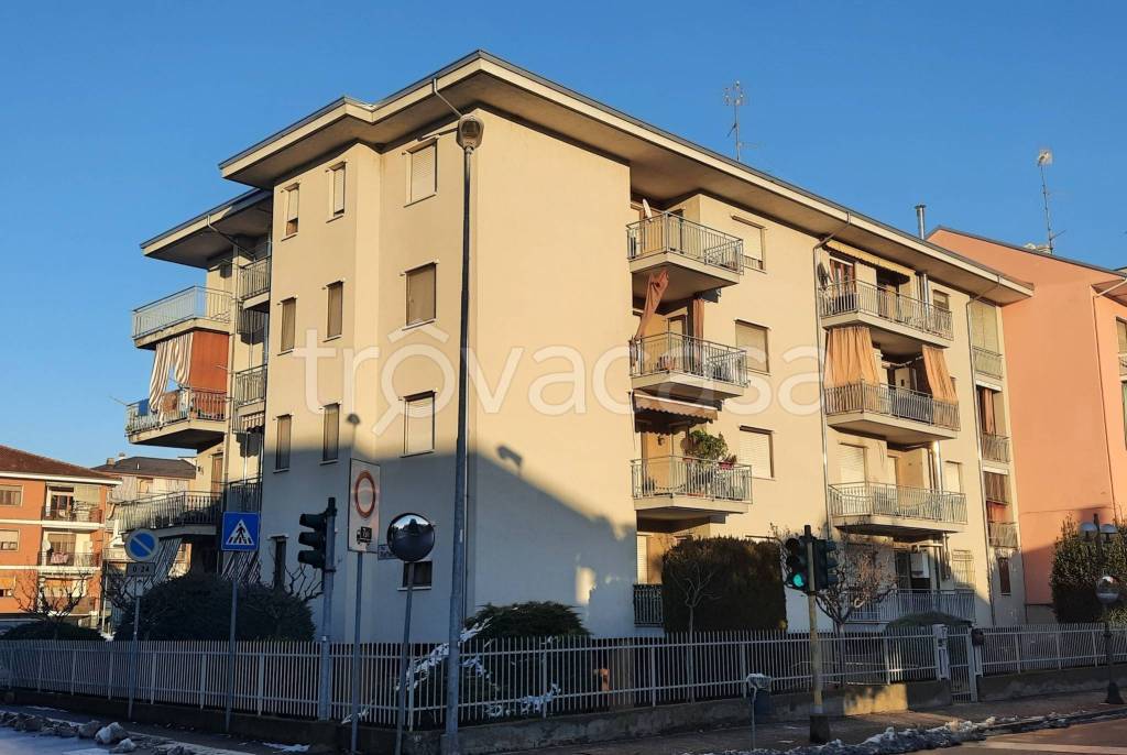Appartamento in vendita a Santhià via Cristoforo Colombo, 28