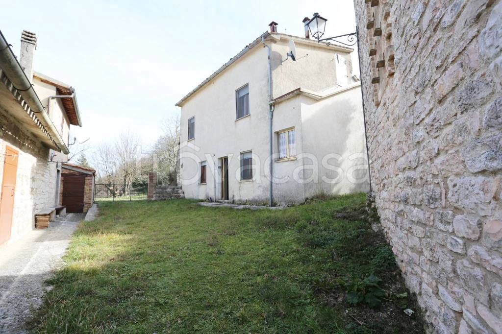 Casa Indipendente in vendita a Fabriano frazione Cupo Vallina, 54