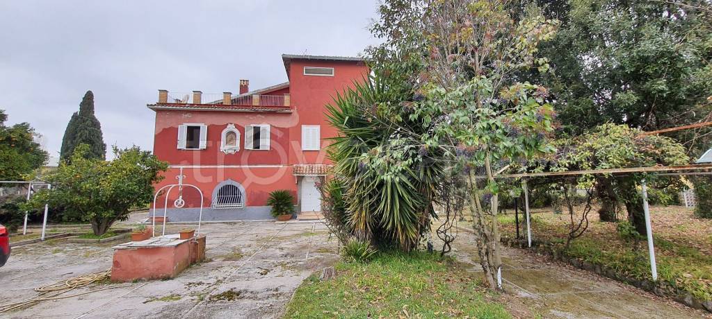 Villa in vendita a Velletri via di Cori, 15