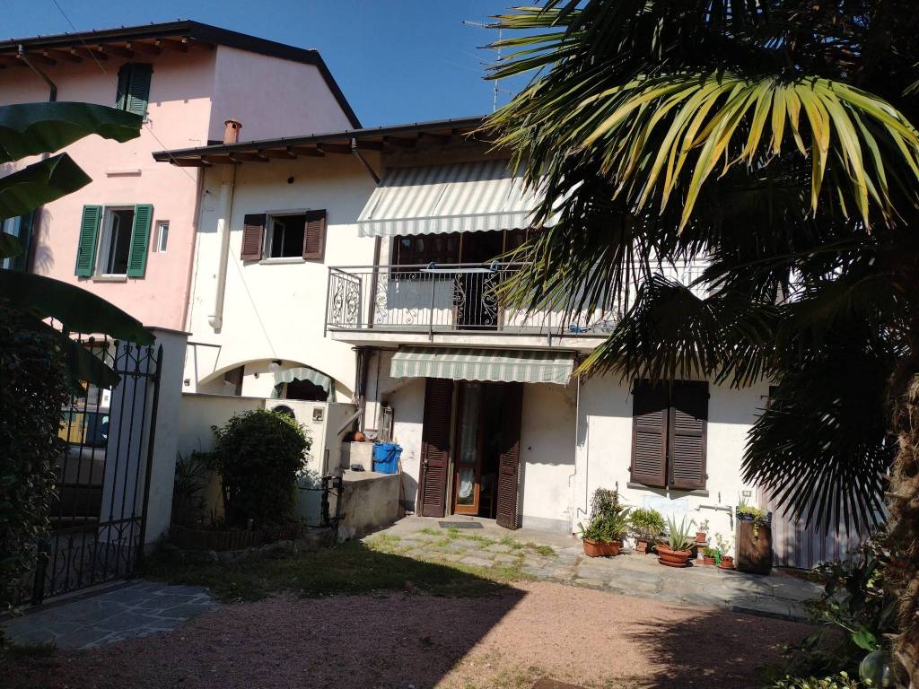 Appartamento in vendita a Besozzo via Luigi Roncari, 12